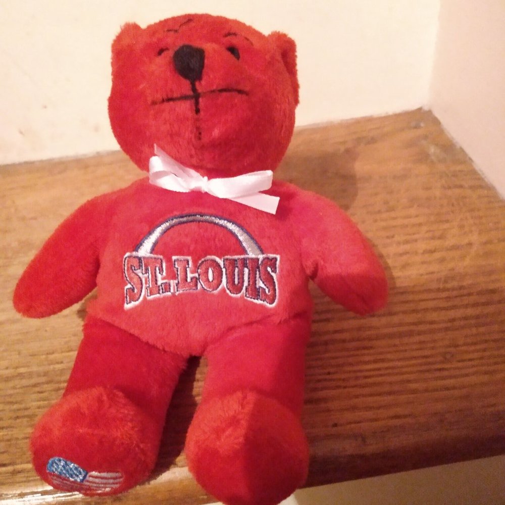 St. Louis Red Teddy Bear Embroidered Symbolz, Collectable souvenir